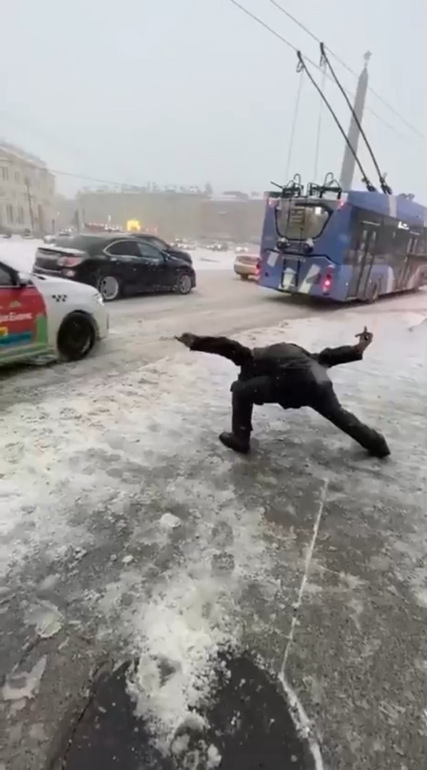 управляет погодой