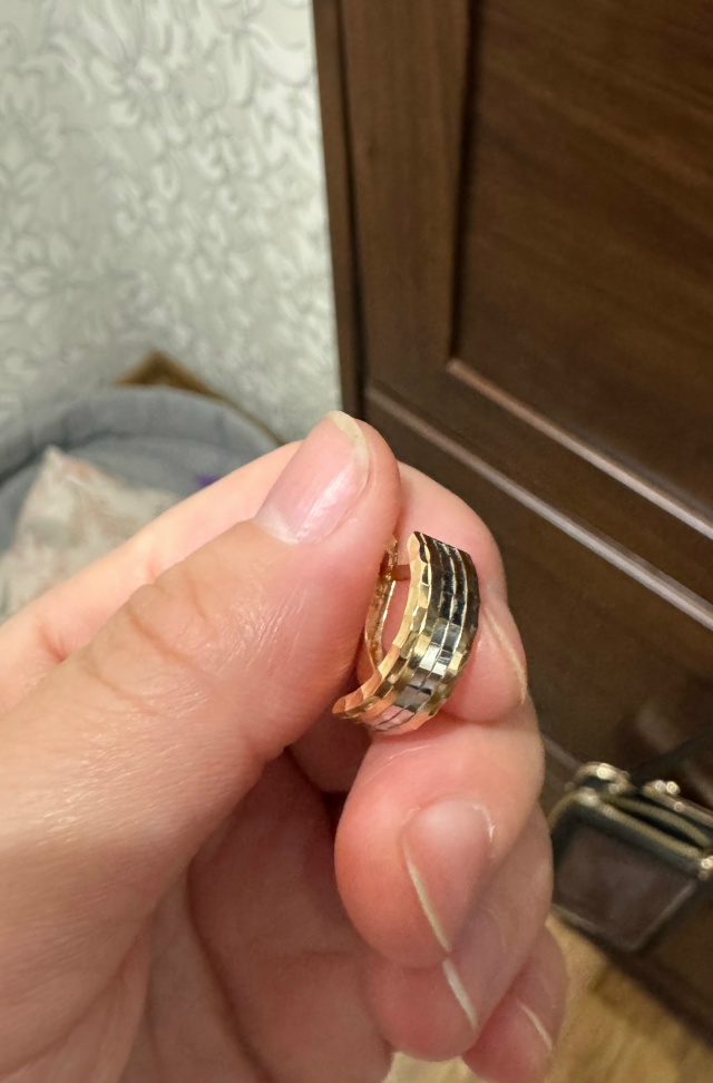 Добрый день! Вчера потеряла одну сережку 😢 может кто н...