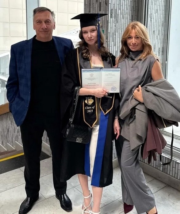 «У меня было 9 неудачных ЭКО»: Алена Апина призналась, п...