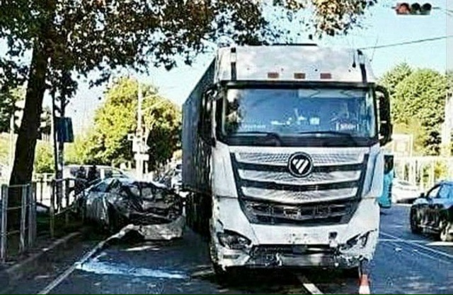 Двое маленьких детей пострадали в серьёзном ДТП с груз...