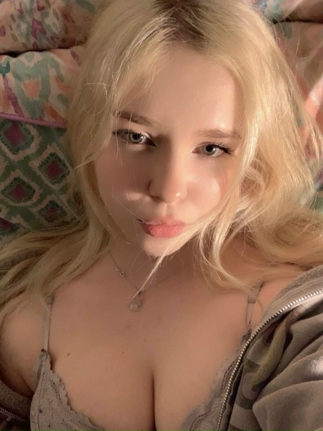 НАЧАЛ УХАЖИВАТЬ ЗА ДЕВУШКОЙ (НА ФОТО)
@
ЗАБОТИЛСЯ, ДАРИЛ...