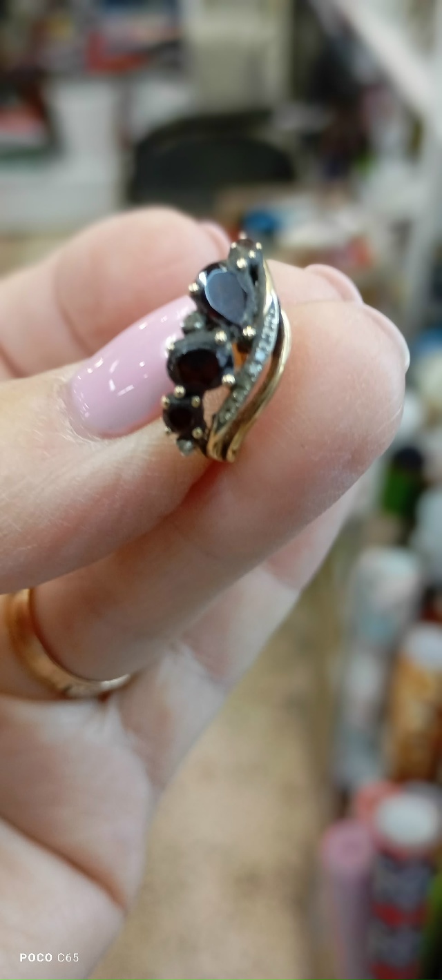 Найдена золотая серьга, обращаться по номеру телефона ...