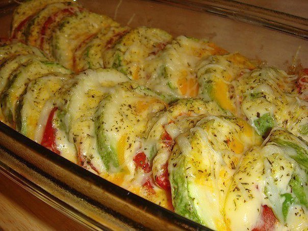 ВКУСНЕЙШИЕ КАБАЧКИ, ЗАПЕЧЕННЫЕ С ПОМИДОРАМИ И СЫРОМ
н?...