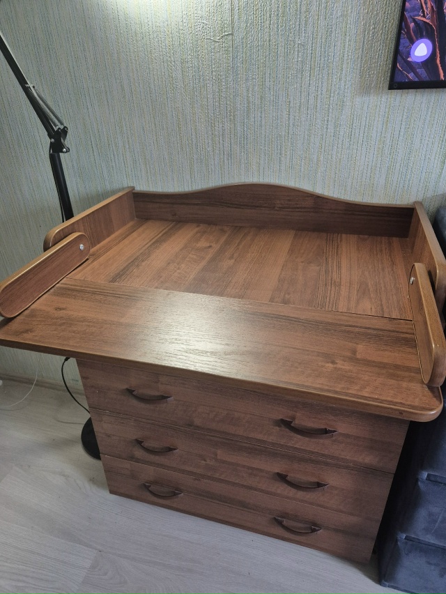 Продам пеленальный комод 1000 р, шкаф-купе с зеркалом 1,5 м...