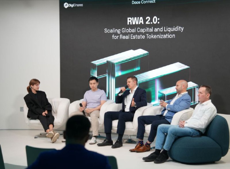 Алена собеседует новую команду по уборке дубайского офиса TON