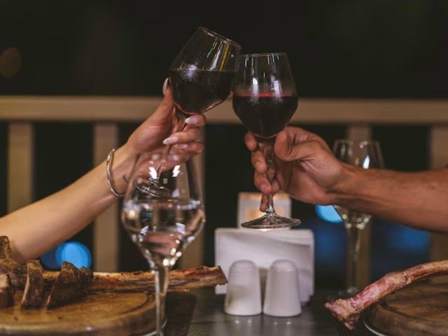 Пары с одинаковыми алкогольными привычками реже ссоря...