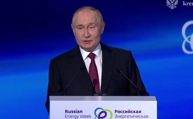 Владимир Путин выступил на пленарном заседании Россий...