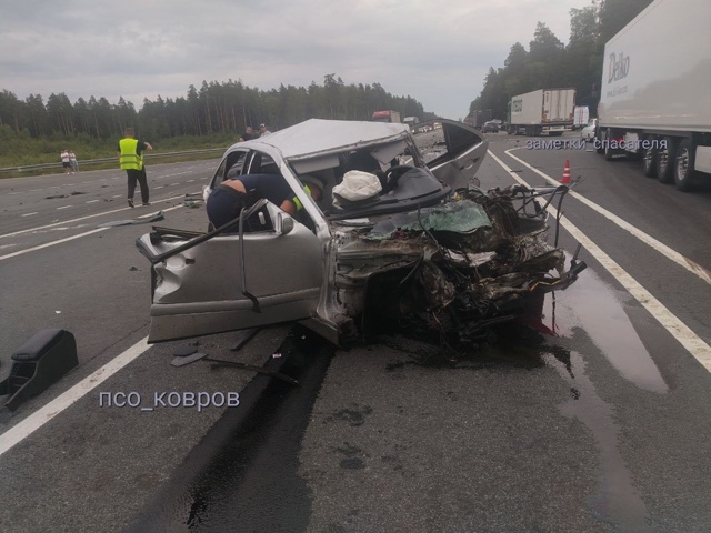 Новые фотки с сегодняшней смертельной аварии где поги?...