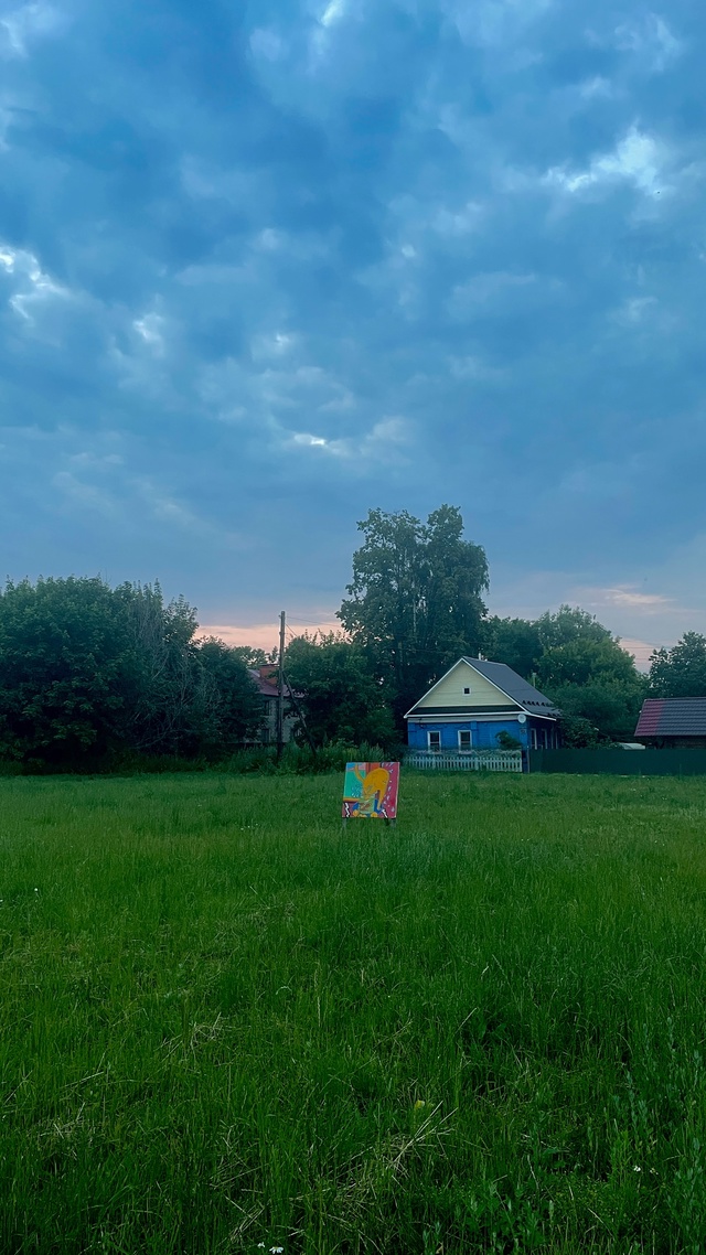 Интересный арт-объект появился за водонапорной башней...