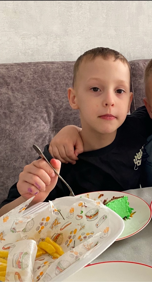 ‼️Внимание ‼️
Пропал ребенок. Самуил 7 лет. Одет шорт...