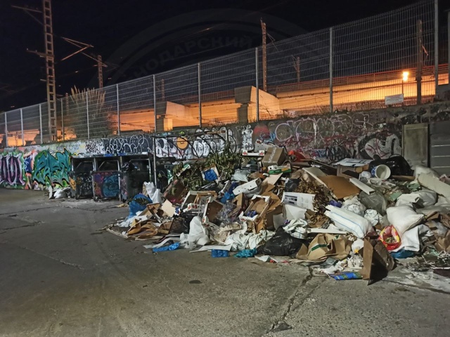 Адлерские улицы превращаются в свалку
Жители улиц Уль...