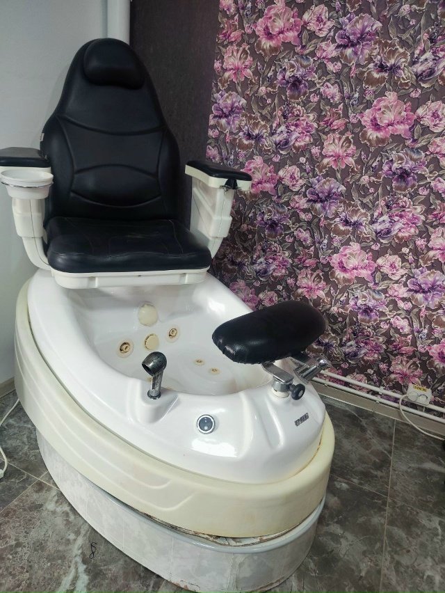 Продается оборудование б/у в косметологический кабине...