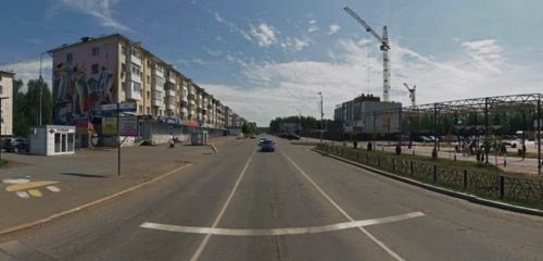 Дегроид на белой машине чуть людей не сбил, пьяным сади...