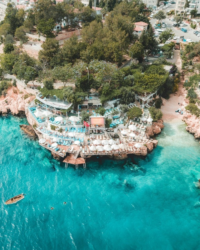 🌍 Анталья — жемчужина Средиземноморья, где старинные...