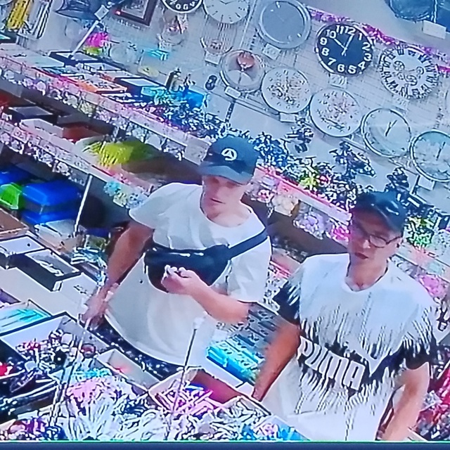 Сегодня, 5 августа двое мужчин совершили кражу на сумм?...
