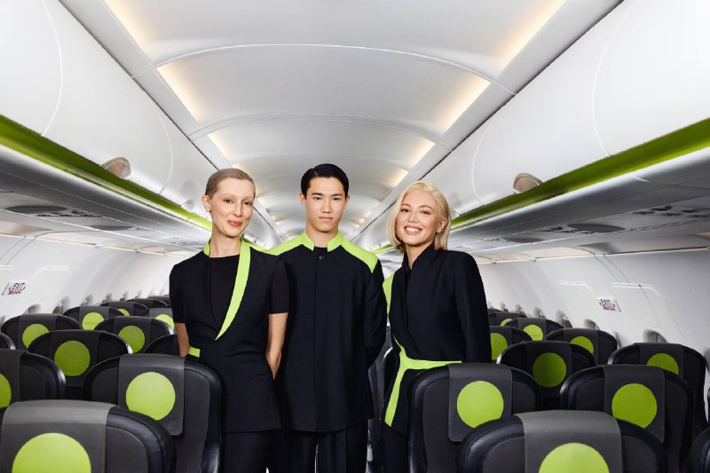 Офигеть, S7 Airlines представил новую форму бортпроводников — они теперь выглядят, будто вышли из го