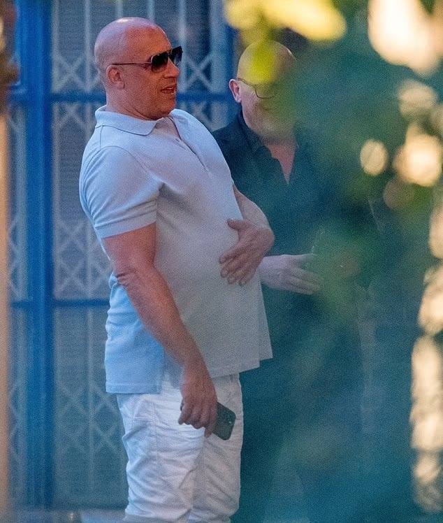 СТАРИНА, ЖИВИ 💔 Как грустно видеть Майкла Кейна в крес...