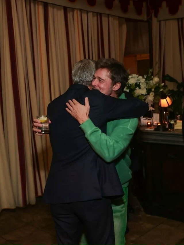 Брэд Питт впервые вышел в свет после скандала с его инт...