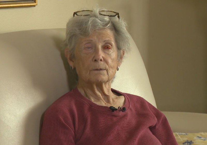 В Канаде женщине вставили зуб в глаз, чтобы она могла видеть
75-летняя Гейл Лейн полностью ослепла