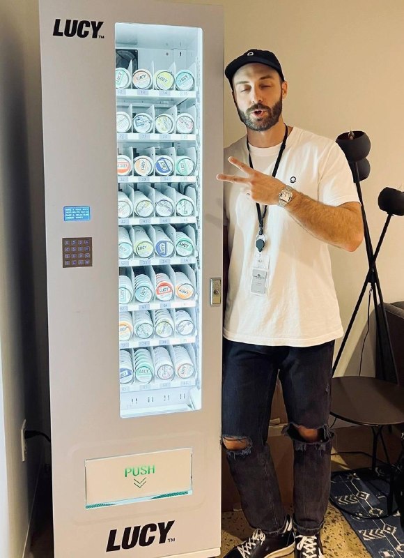 В американских IT-компаниях снюс теперь официально бонус к зарплате.
В Palantir и многих стартапах