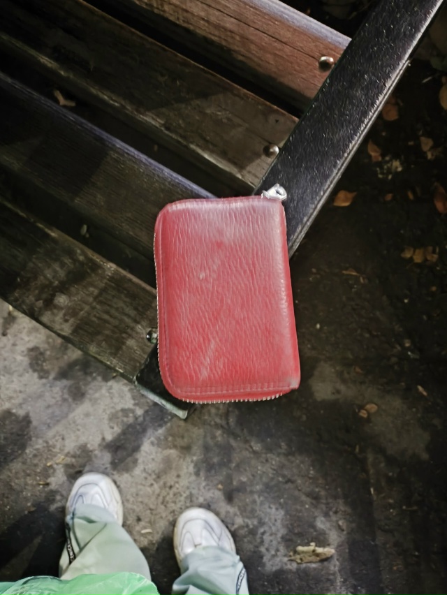 Найден кошелёк.
Около КБ , гостиница.