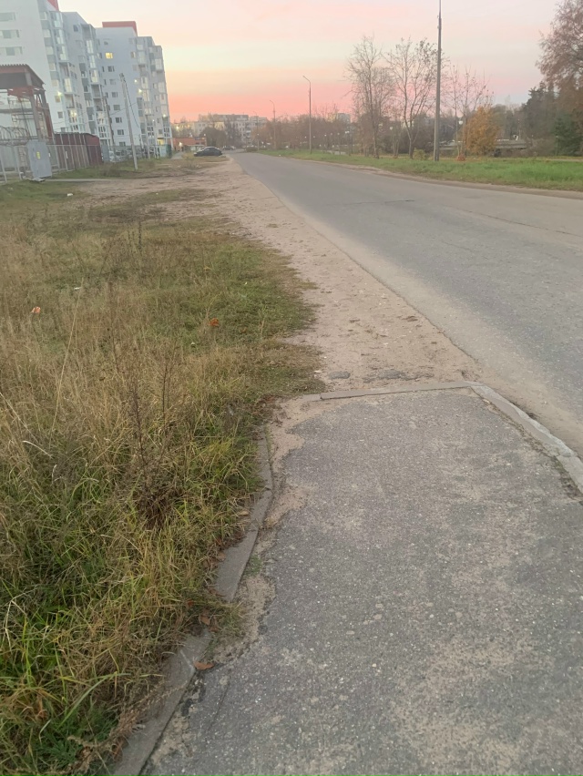 Тупик или как это называется? Где ходить? По проезжей ч?...