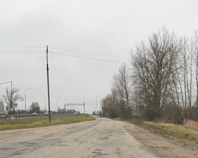 Дорога в Глушни !)
Интересно ,сколько машин в этих дырах...