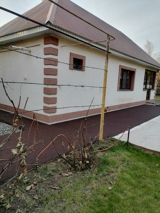 Укладка резиновой крошки, бесшовное резиновое покрыти...