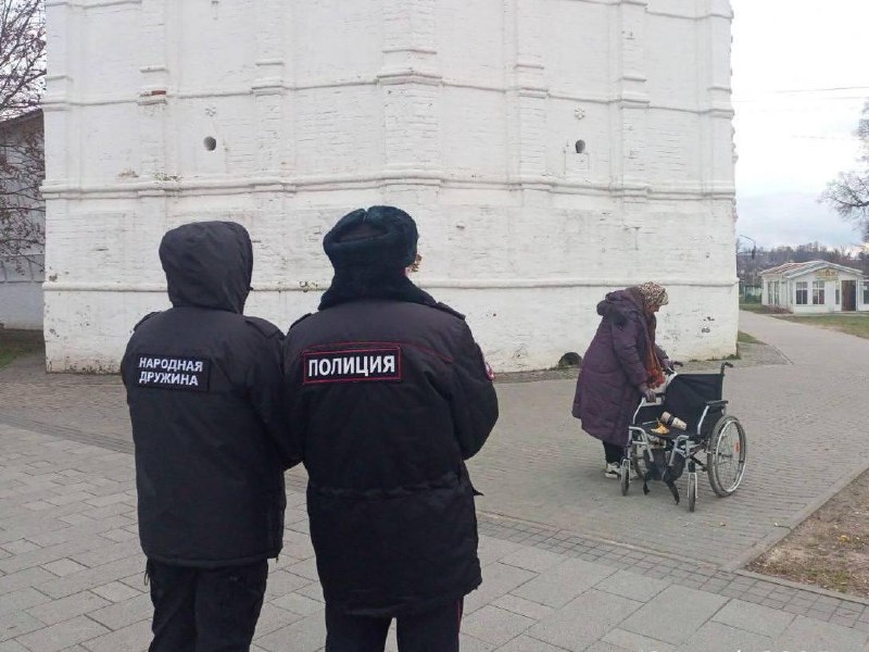 Возле Троице-Сергиевой Лавры произошло чудо — женщина на инвалидной коляске, увидев полицейских, сра