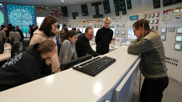 Студенты МИФИ познакомились с производством на Смолен...