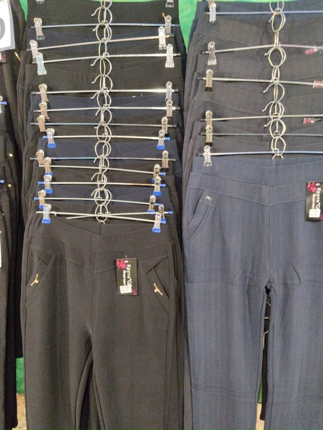 В вещевой палатке с торца здания Дома Быта 22-го октября...