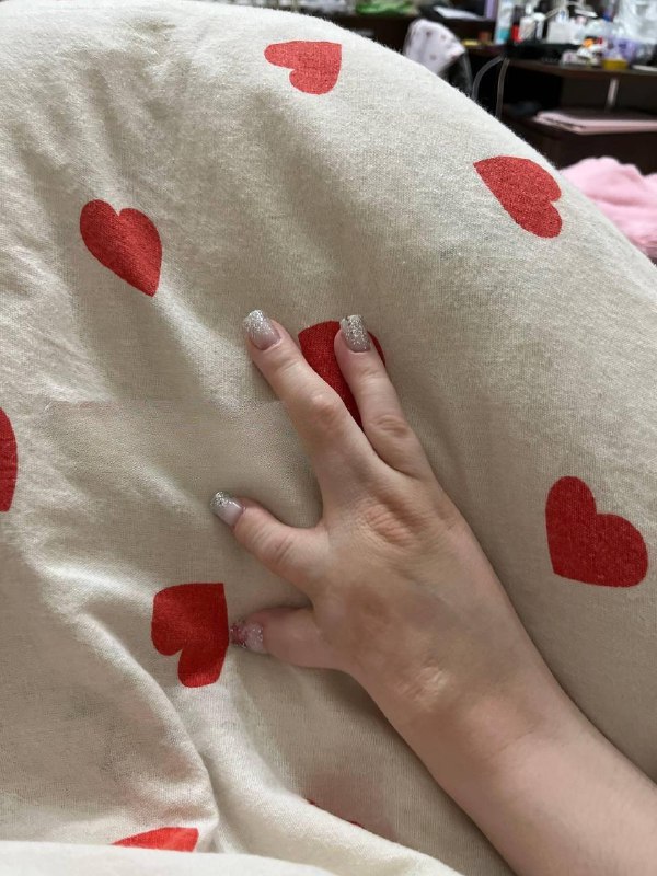 В Мурманске четырёхпалую девушку уволили из ювелирного магазина за непрезентабельный вид.
19-летню