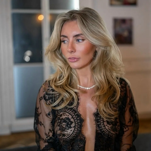 ? Ушла добровольно с Онлика: порнушница лишилась осно...