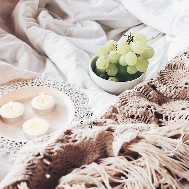 Книги – они как зеркала: в них лишь отражается то, что у...