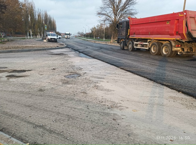 Аллея Дружбы, лот 2
Сегодня бригада асфальтеров Азимут...