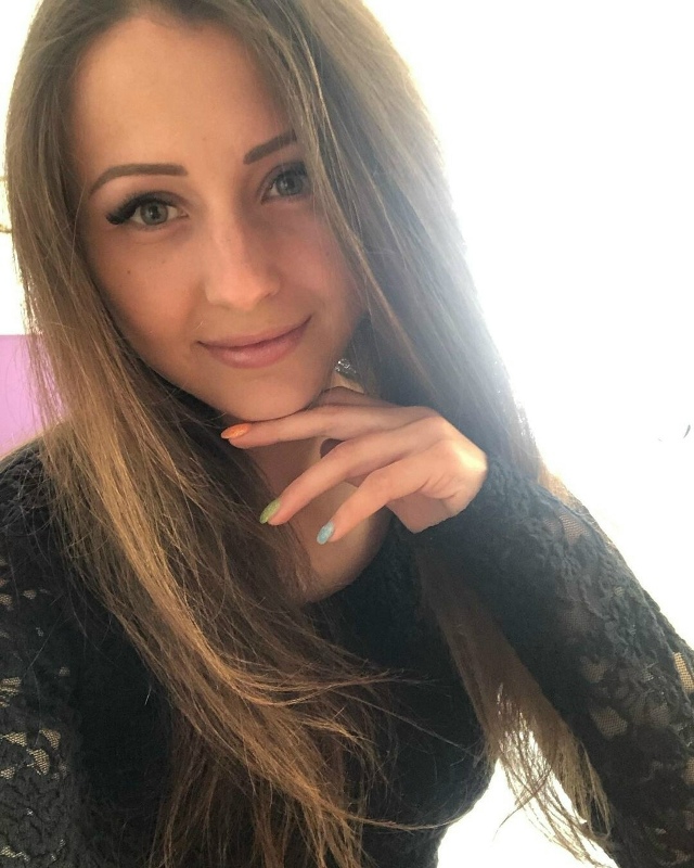 Ищу взрослого мужчину. На богатство и внешность не смо?...