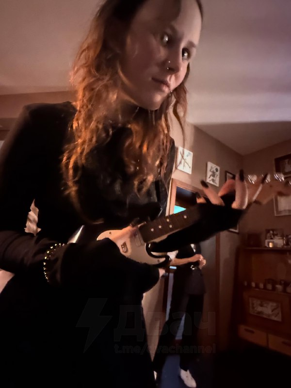 Режиссёр Валерия Гай Германика стала бабушкой в 41 год — её 17-летняя дочь Октавия (на последних фот