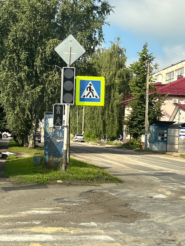 У нас в городе один светофор, так и хочется спросить, ко...