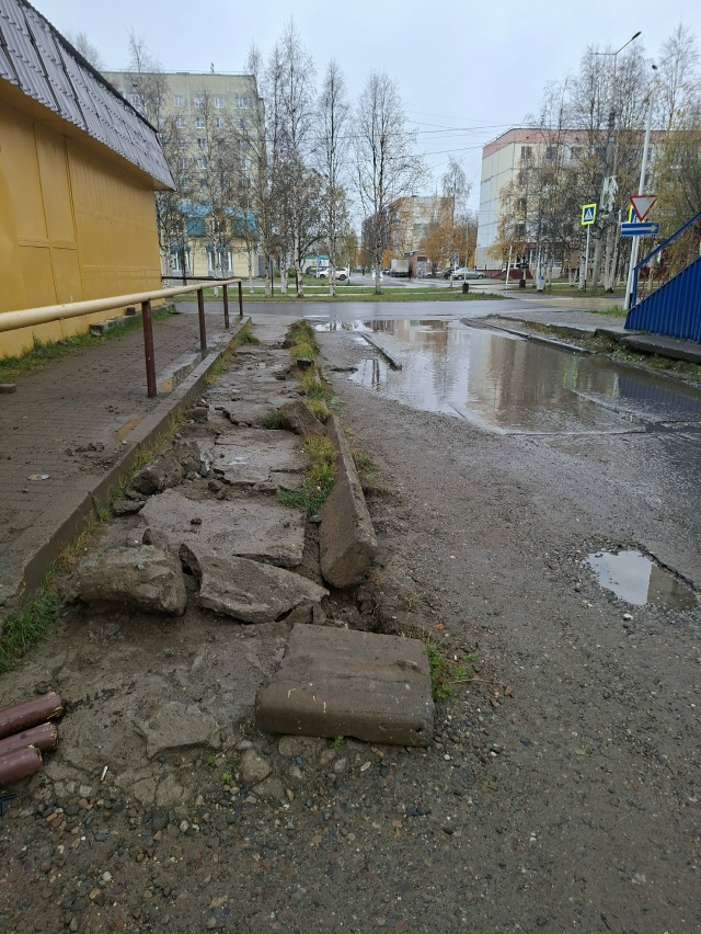 Сегодня утром жители домов 6 и 8 по улице Молодежная был...