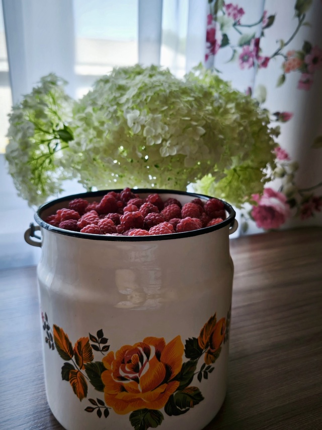 Добрый день, продам 2.2 литра малины. 1000р. СНТ Солнечный, ...