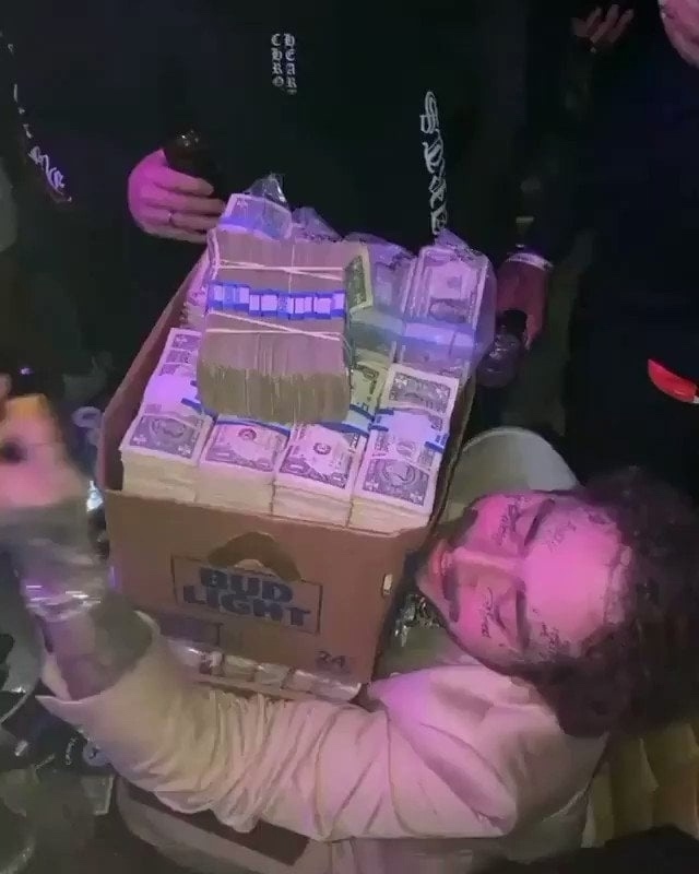 💵 Stripper Bowl в Майами: горы денег и холодный душ для танцо...