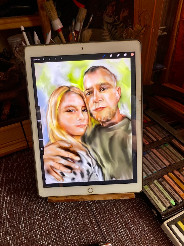 Карандашами и пастелью рисовал .
В цифре в основном на ?...