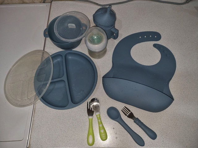 Отдам за связку бананов ребёнку