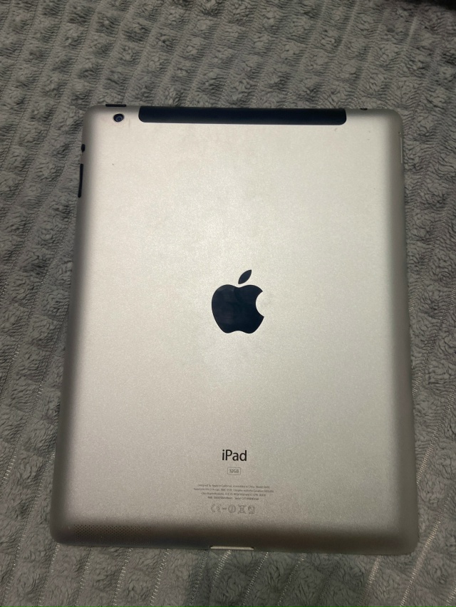 В поселке Иванино найден планшет, разряжен.верну реаль...