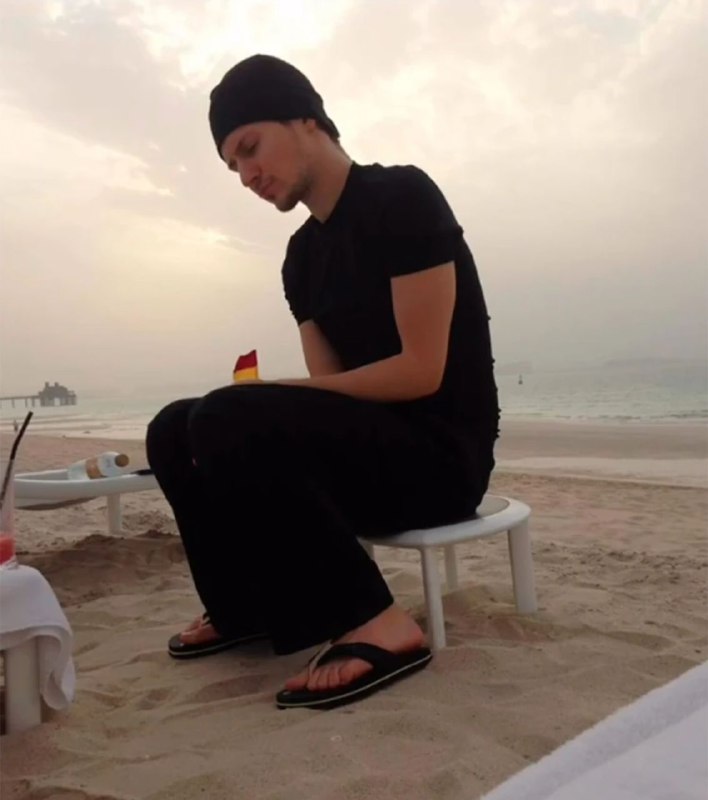 Господь, я никогда ничего у тебя не просил, но пусть Дуров придет в угол UFC в той шапке-гондонке! М