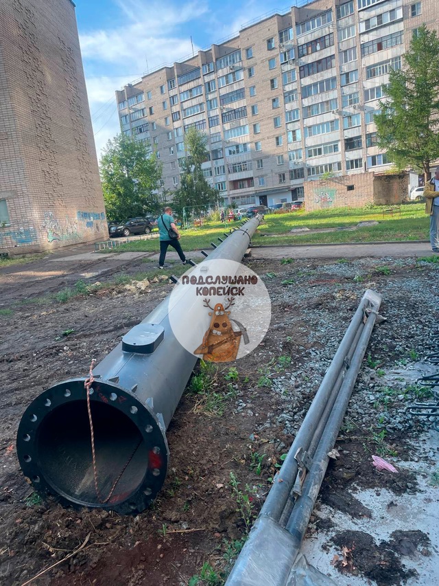 ❗️⚡️ Во дворе на Коммунистическом, 13 устанавливают 40...