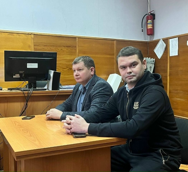 Бывшего сотрудника отдела по борьбе с коррупцией осуд?...