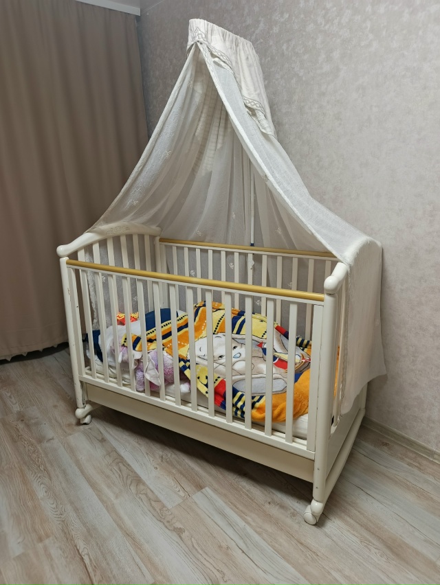 Отдам кроватку в хорошем состоянии, 2-а уровня дна. Балд...