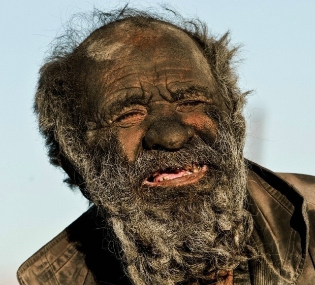 Самым закоренелым холостяком и самым вонючим мужчиной...