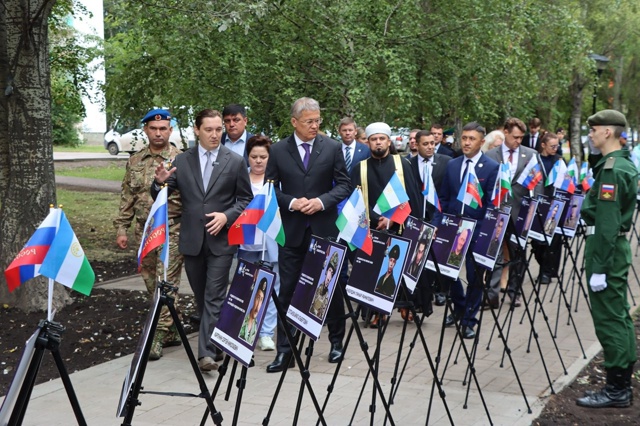 🤝В Стерлитамаке открыли мемориал героям СВО.
В парке ...